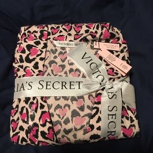 Victoria’s Secret Flannel Pajama Set NEW w/Tags Sm